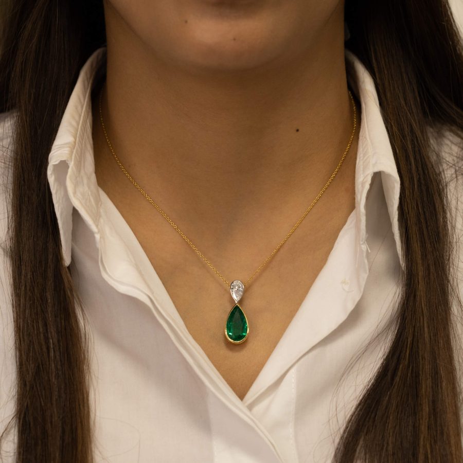 Pear Cut Green Emerald 6.44ct Hanging Diamond Yellow Gold Pendant